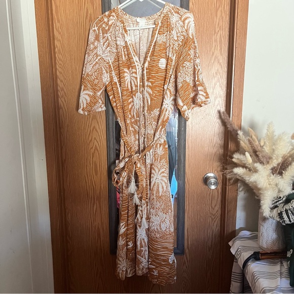 H&M Dresses & Skirts - H&M Orange and White Midi Dress